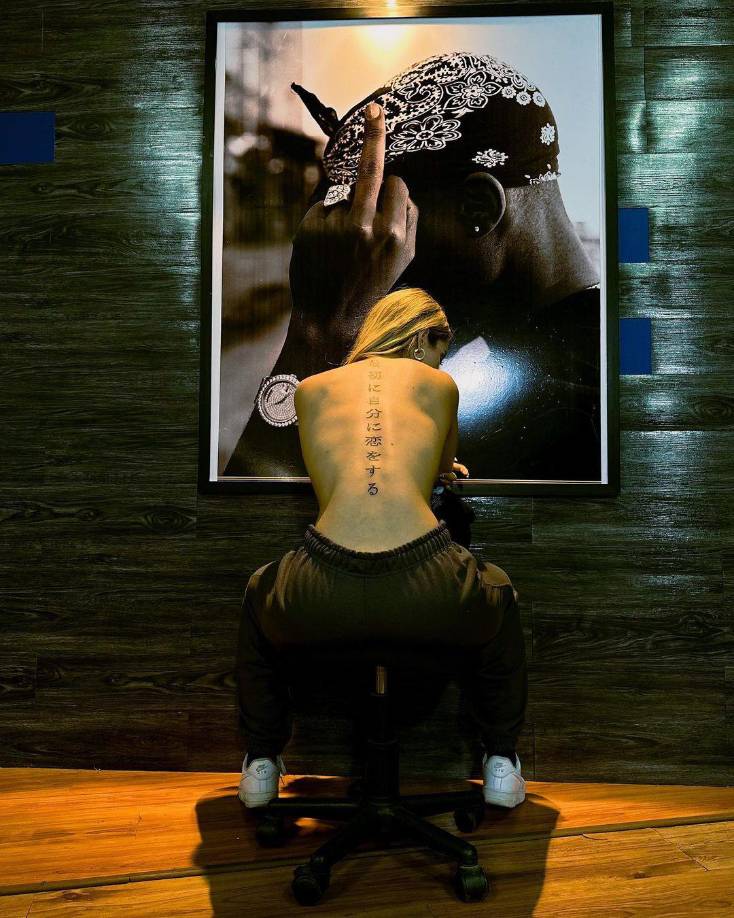 Así modeló Jennifer Funes uno de los tatuajes que le hizo Delman.