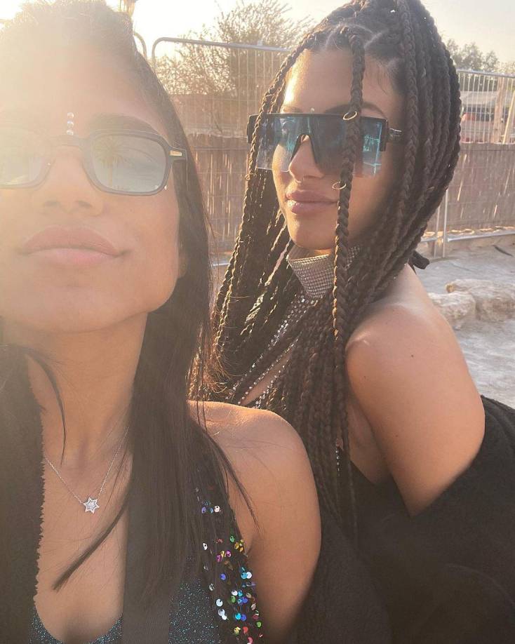 “Se volvieron hacia nosotros justo antes de salir de la habitación y nos dijeron que “riéramos y rezáramos”. Salieron y les dispararon uno tras otro. Los terroristas dispararon ráfagas de armas contra la habitación y por un momento hubo un silencio impactante. Salimos de la habitación corriendo hacia el campo de batalla, y mientras yo corría me di la vuelta y vi a Liron”, narró.