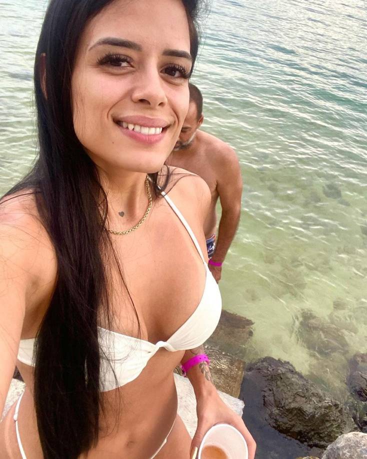 En sus redes sociales, Ana Carolina Gonçalves guardó los bellos momentos que han compartido en Roatán.