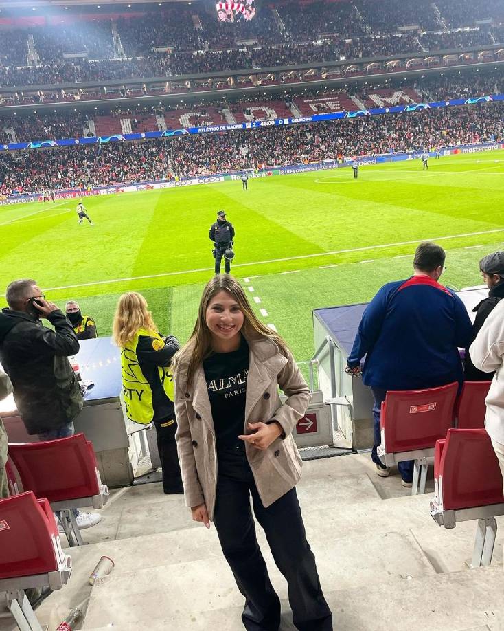 Recientemente, Annie Córdova fue sensación en el estadio Cívitas Metropolitano, donde jugó Luis Palma con el Celtic frente al Atlético de Madrid en la UEFA Champions League.