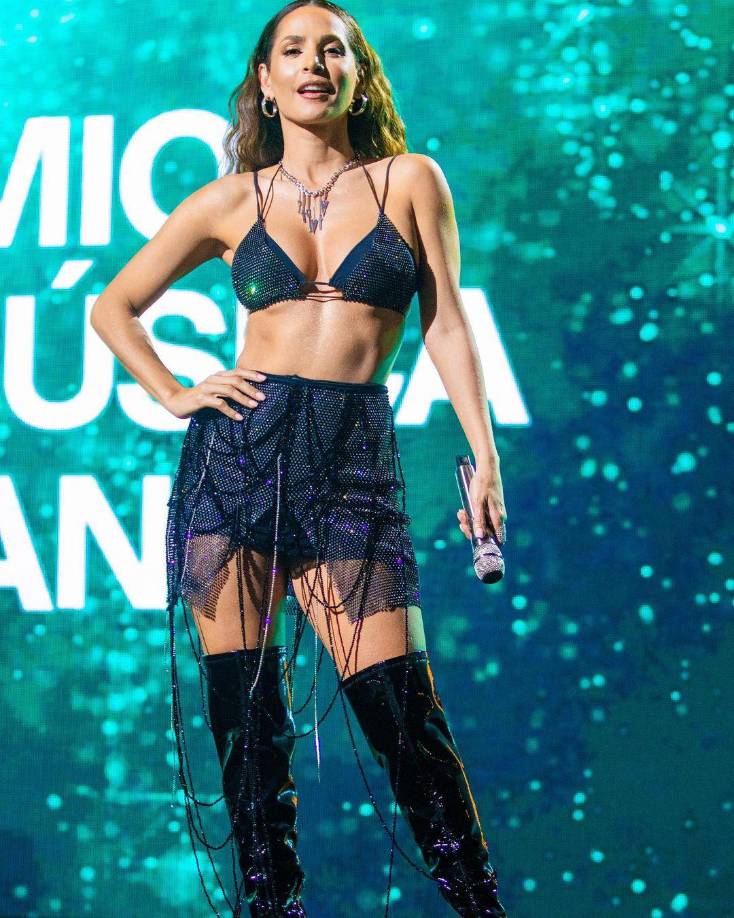 Además, se ha sorprendido a sí misma con la conexión emocional que desarrolló con los 16 concursantes del programa. “Jamás imaginé que iba a llorar tanto como ya ha pasado y lo que me imagino que viene”, admitió.Como actriz ha llorado ríos, “pero como Carmen, el público va a descubrir que soy muy sensible”, advirtió.