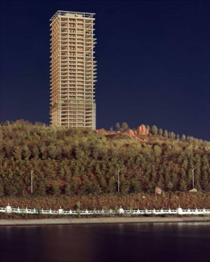 Estas inmensas urbes desiertas, desoladas, poco atractivas y vacías de servicios, desestimulan a cualquiera que cuente con los 70.000 a 100.000 dólares que es el precio promedio de una unidad habitacional.