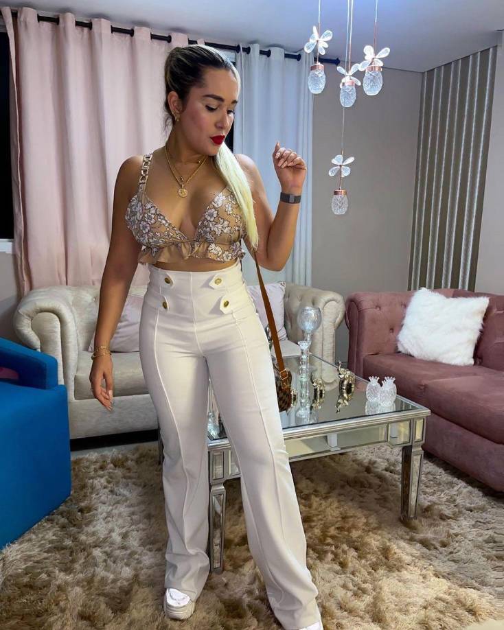 <b>Yeimmy Ilias</b> suele publicar fotos con pronunciados escotes y sugerentes trajes de baño que causan suspiros entre sus seguidores de redes sociales.