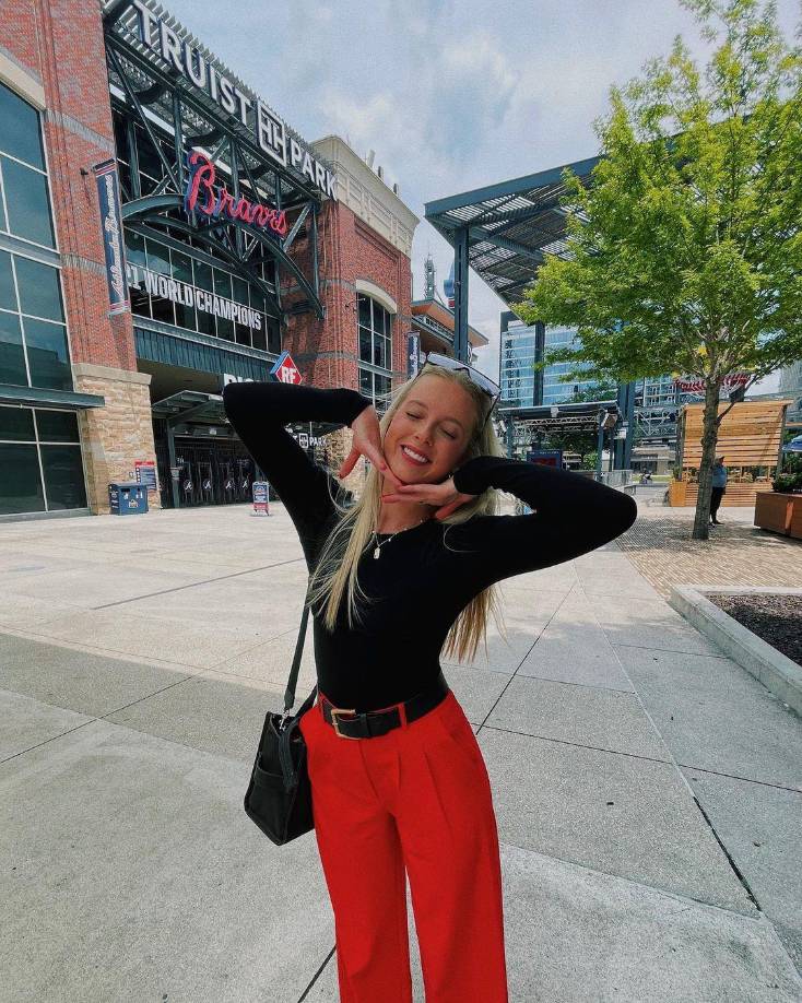 Todo se dedujo a partir de que su hermana Amelia había denunciado por redes sociales su desaparición, ya que había sido vista por última vez caminando por el muelle.