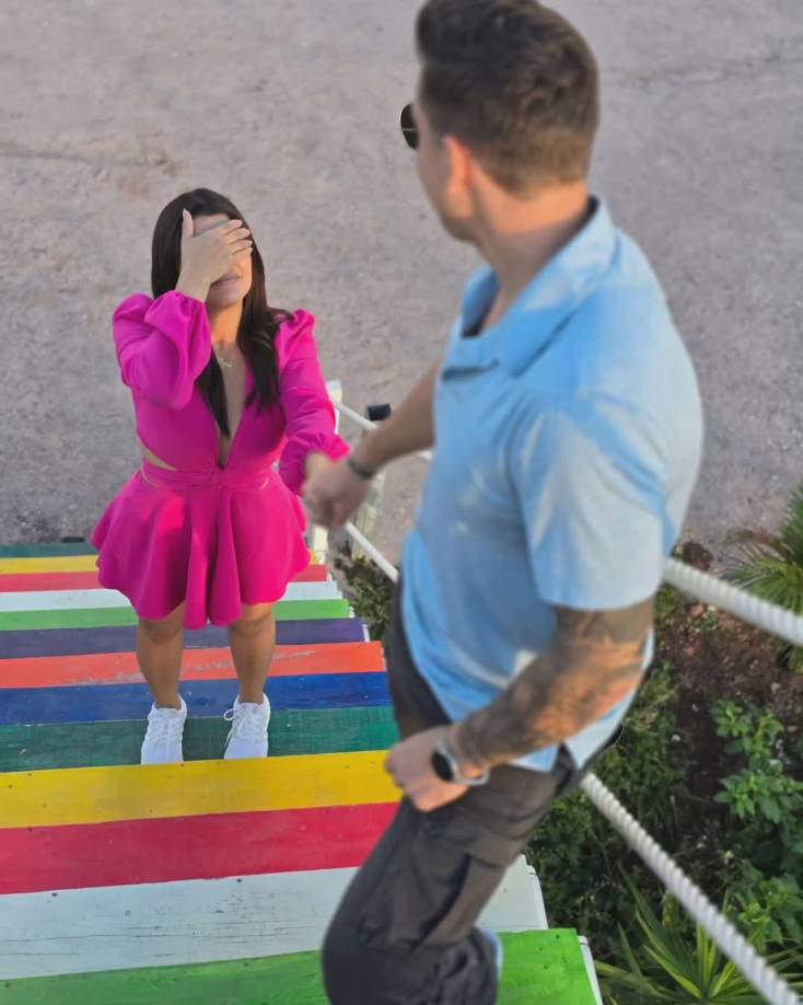 “Gracias por el cariño, aprecio y su comprensión y el apoyo que siempre me dan”, finalizó en su mensaje Milagro, quien al parecer ya dejó la soltería atrás. 