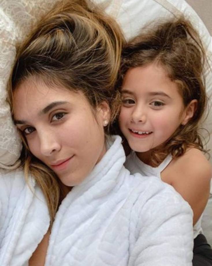 “Todos los momentos con la familia tienen que ser importantes, y con su papá siempre serán así y si puede acompañarlo en todos los momentos de su hija, ahí va a estar su hija”, dijo al ser cuestionada sobre el motivo por el cual ella y su hija acompañaron a James al hospital en Miami.