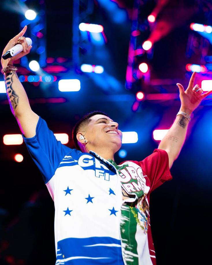 Eduin, que cuenta con más de ocho millones de seguidores en Instagram, recordó que solo le faltan tres presentaciones musicales para concluir esta etapa (Colombia, Rosarito en México y Atlanta, Georgia en Estados Unidos), pero aclaró que no es el fin de la agrupación. “No es el fin de Grupo Firme, no me voy hacer solista, sólo me estoy despidiendo porque a lo que miro solo me queda cumplir con las últimas tres fechas que tengo y me voy a recuperar mi vida”, destacó. 