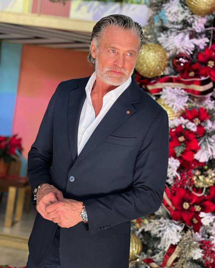 “El blanquear la situación en ese momento fue porque empezó a salir una nota en una revista que desprecio profundamente, y para no caer en el juego de ellos, salimos a decir que nos estamos conociendo, no habíamos salido solos todavía, y en diciembre decidimos darnos la oportunidad”, aseguró.