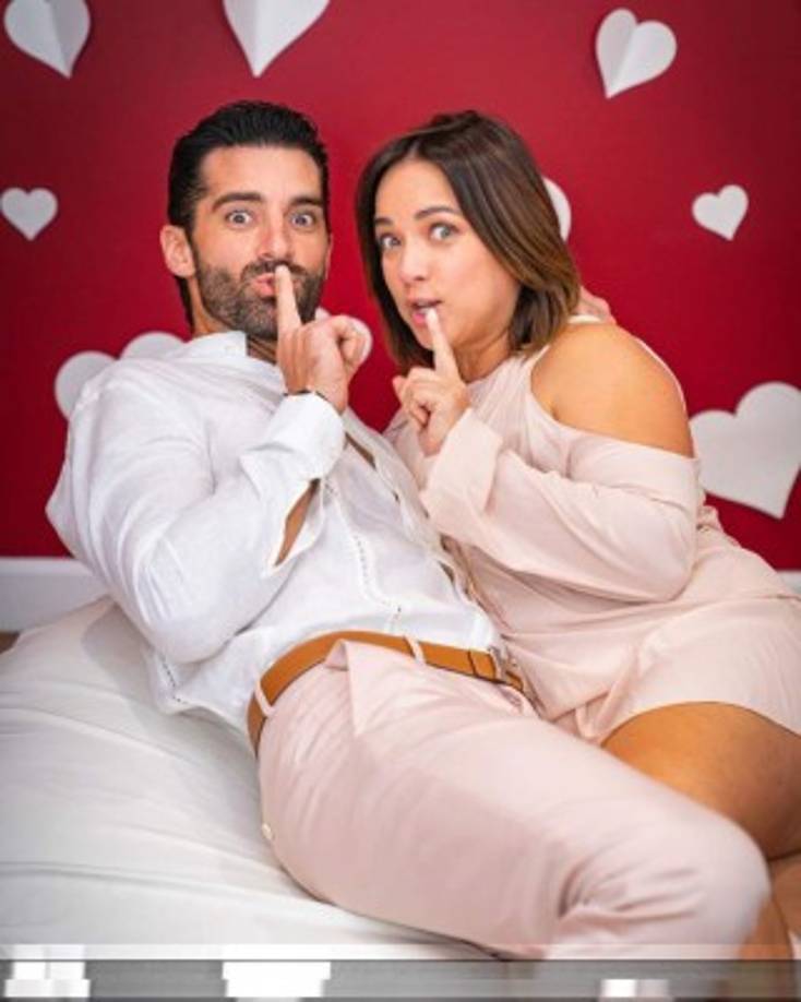 “He decidido hacer esto (...), es un tema difícil de conversar (...), prefiero que ustedes sepan que mi decisión es una que he analizado y he decidido poner en primer lugar el bienestar de mi familia”, afirmó la conocida presentadora con la voz entrecortada.