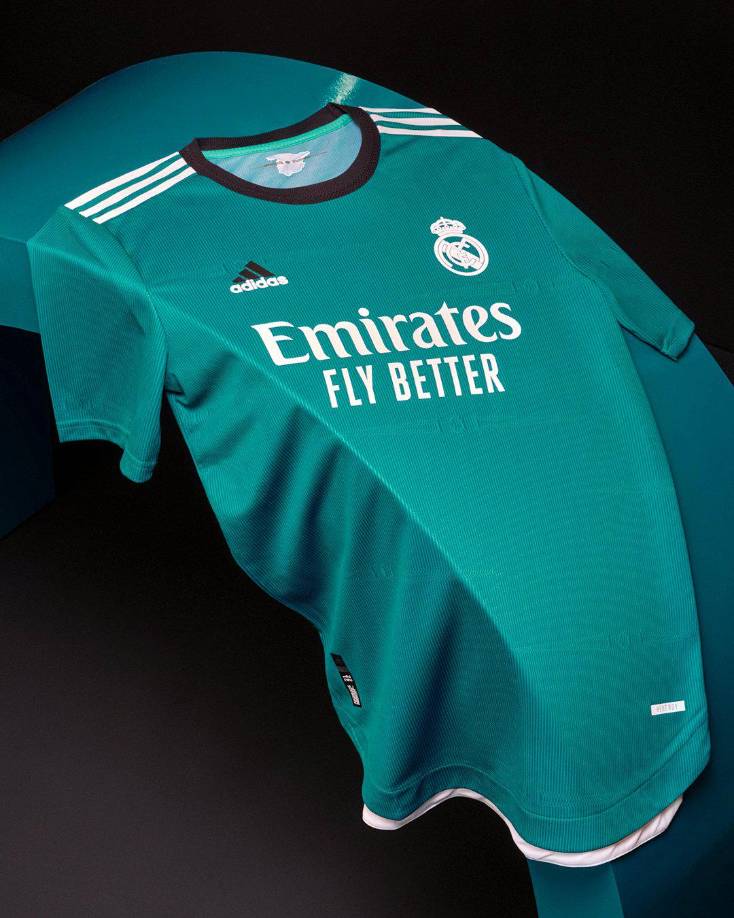 Adidas y el club merengue han presentado la tercera equipación y han provocado varias risas en redes sociales.