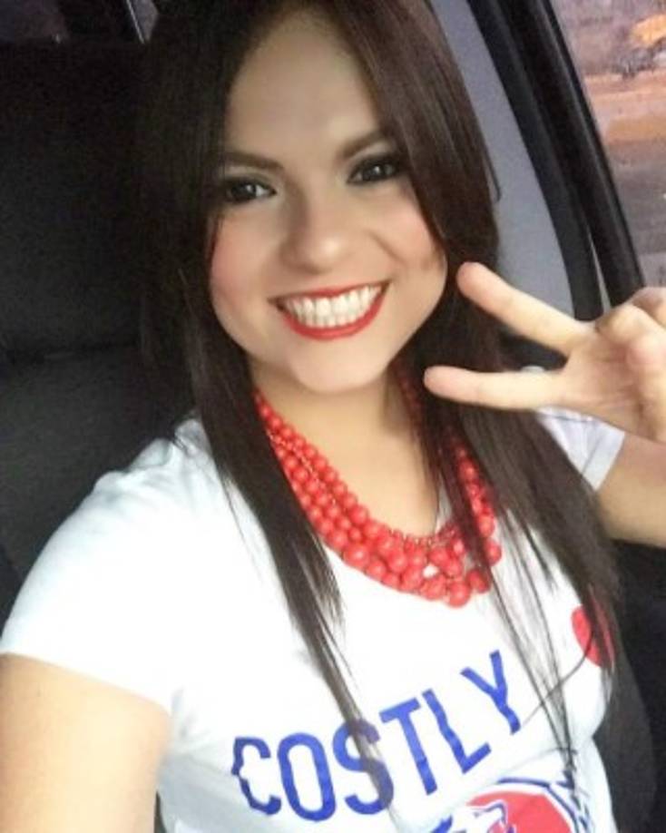 La esposa de Costly siempre acompaña a su amado en cada juego del Olimpia.