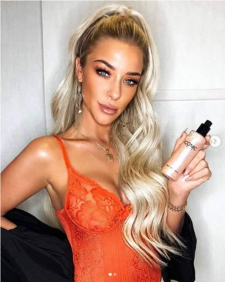 Taylor Ward tiene tres hermanos: Darby (22) , Charlie, (11) y Aston (10).