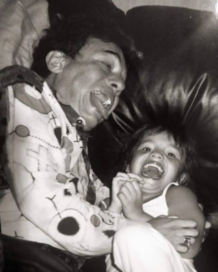 “Vivirás en mi gracias a la música y los recuerdos 💙 Te amo y te extraño demasiado. Gracias por ser mi maestro de vida. 9.28.19”, añadió en otra publicación.