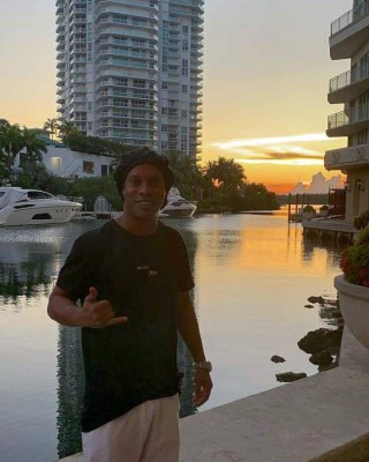 “Vive en una fortaleza con todo lo que necesita. Tiene un corazón inmenso y se esfuerza por ser generoso con sus amigos, pero no todos son reales y no ven que se está haciendo mucho daño a sí mismo”, comentó el mismo miembro de su entorno. Foto Facebook.