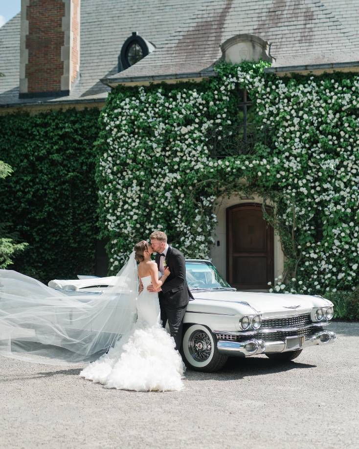 “Evan y yo nos sentimos muy agradecidos por todos los familiares y amigos que viajaron para apoyarnos y ser parte de este nuevo capítulo de nuestras vidas como marido y mujer”, aseguró la joven.