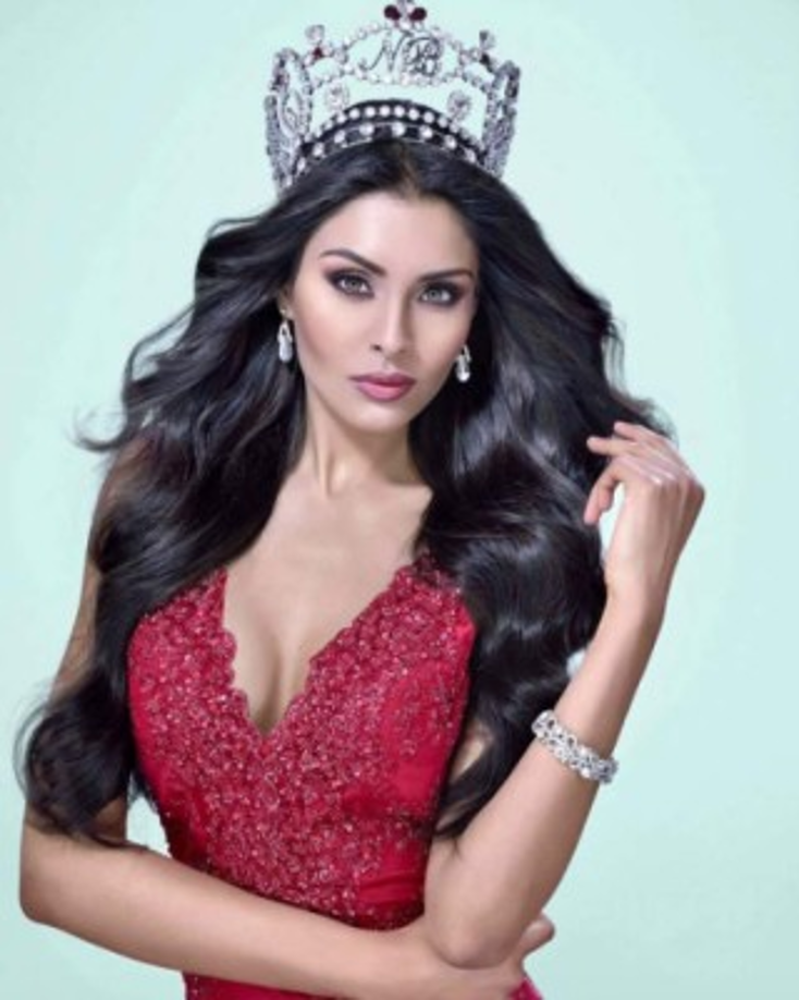 Yuselmi Cristal Silva Dávila, conocida como Kristal Silva, es una conductora, modelo y exreina de belleza mexicana ganadora de los concursos Miss Earth México 2013 y Nuestra Belleza México 2016.