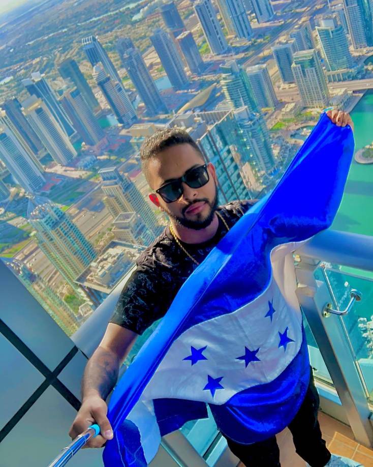 El cantante Maynor MC dijo que “Honduras tiene que salir a jugar con todo y vamos a ganar 3 a 1 para poder lograr la revancha del partido que nos robaron en México”.