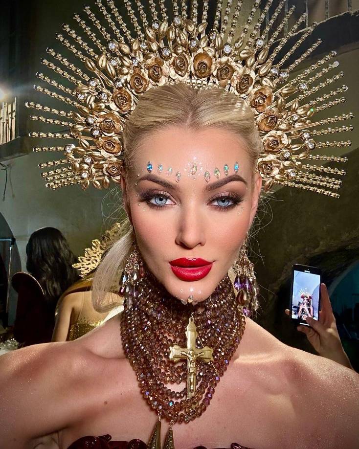 Victoria es conocida por su elocuencia y pasión por el cambio social. Además, de sus evidente belleza e impactantes ojos azules.