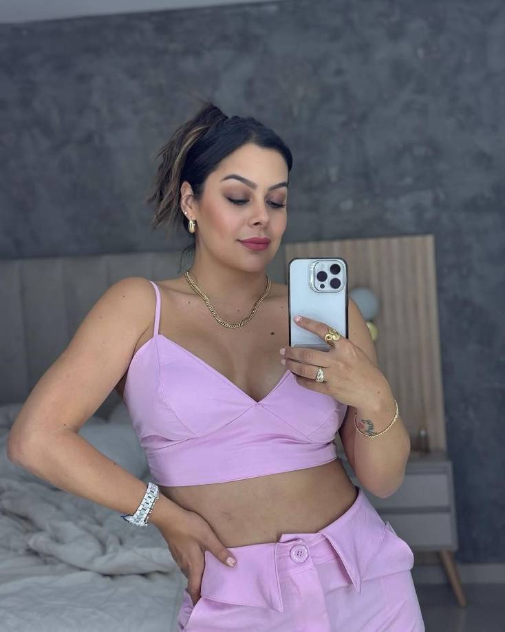 Detalló el contexto en el que se fotografió con Palermo: “Me encontré con Martín en un vuelo y, al reconocerlo, me acerqué para ofrecerle mis condolencias por la reciente pérdida de su padre. Desde el principio dejé en claro que entendía completamente si no estaba en condiciones o no deseaba tomarse una foto. Fue él quien, con una gran amabilidad y a pesar de estar atravesando un momento tan difícil, accedió a tomarse una fotografía conmigo”.