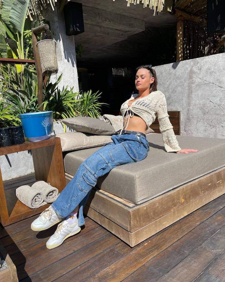 La polémica continúa y las versiones de ambos protagonistas difieren, dejando en el aire la verdad sobre lo sucedido en aquel viaje en coche.