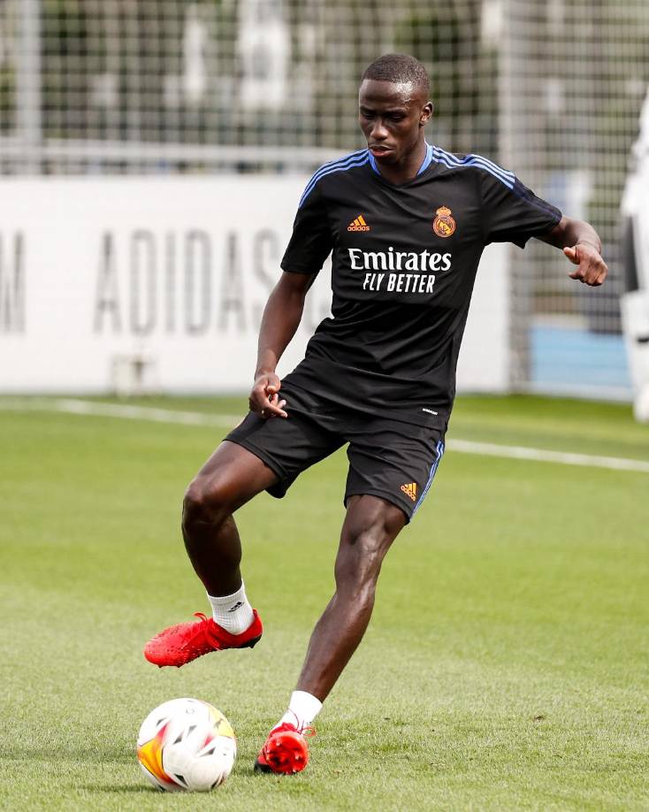El Arsenal tendría en la mira al futbolista del Real Madrid, Ferland Mendy, esto según Daily Mirror.