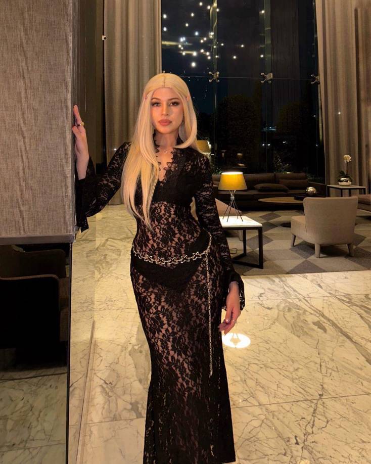 ”Y pues ya después salimos del hospital y yo ya no regresé a la misma prepa (colegio), me pasaron a otra que estaba cerca de donde trabajaba mi mamá. Y pues, lo del hospital fue horrible, yo tenía cirugías cada dos días; me operaron de la rodilla, tengo una placa de metal en la mandíbula; mis costillas fracturadas, tres de un lado y dos del otro”.