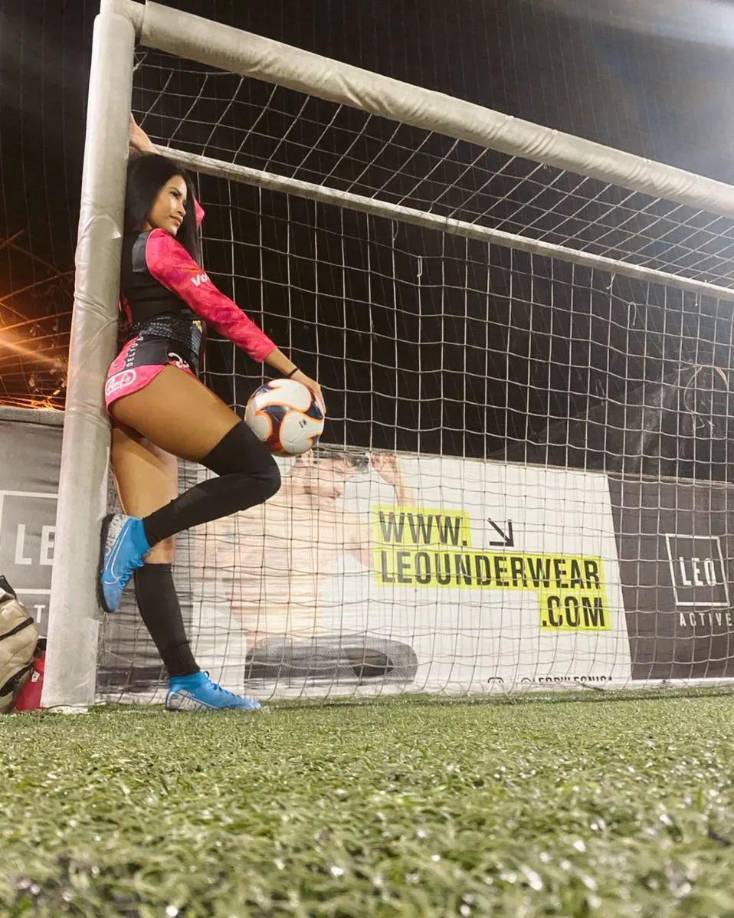 La joven era conocida por hacer parte de las Divas del Fútbol y precisamente el club dio la trágica noticia a sus seguidores en redes sociales. “Cuando las personas que amamos parten... Pasan de vivir entre nosotros a... Vivir en nosotros. <b>Por siempre en nuestra familia Divas del fútbol. Descansa en paz</b>”, señaló el equipo al que pertenecen varias modelos apasionadas por este deporte.