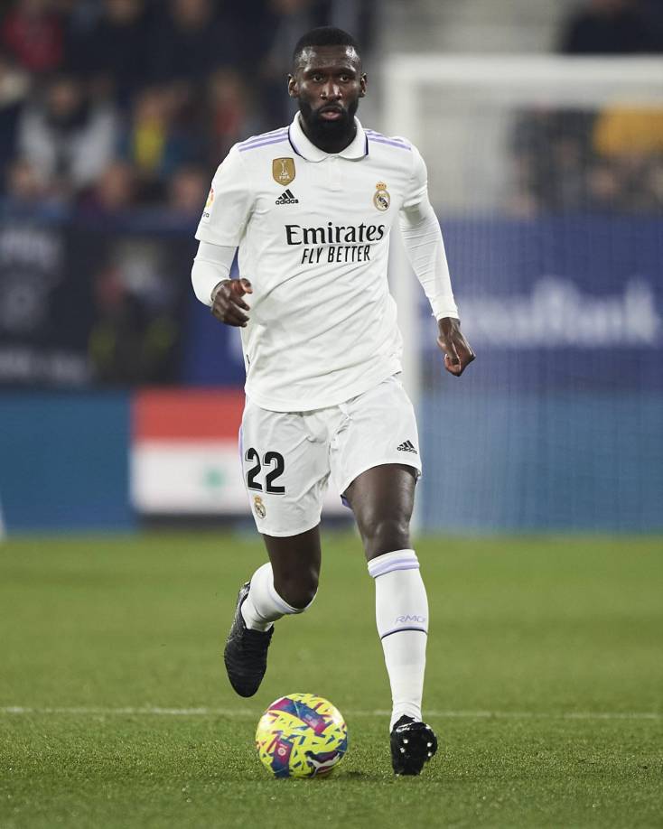 Defensa central: Antonio Rüdiger, será el que complemente en la zona central junto al brasileño.