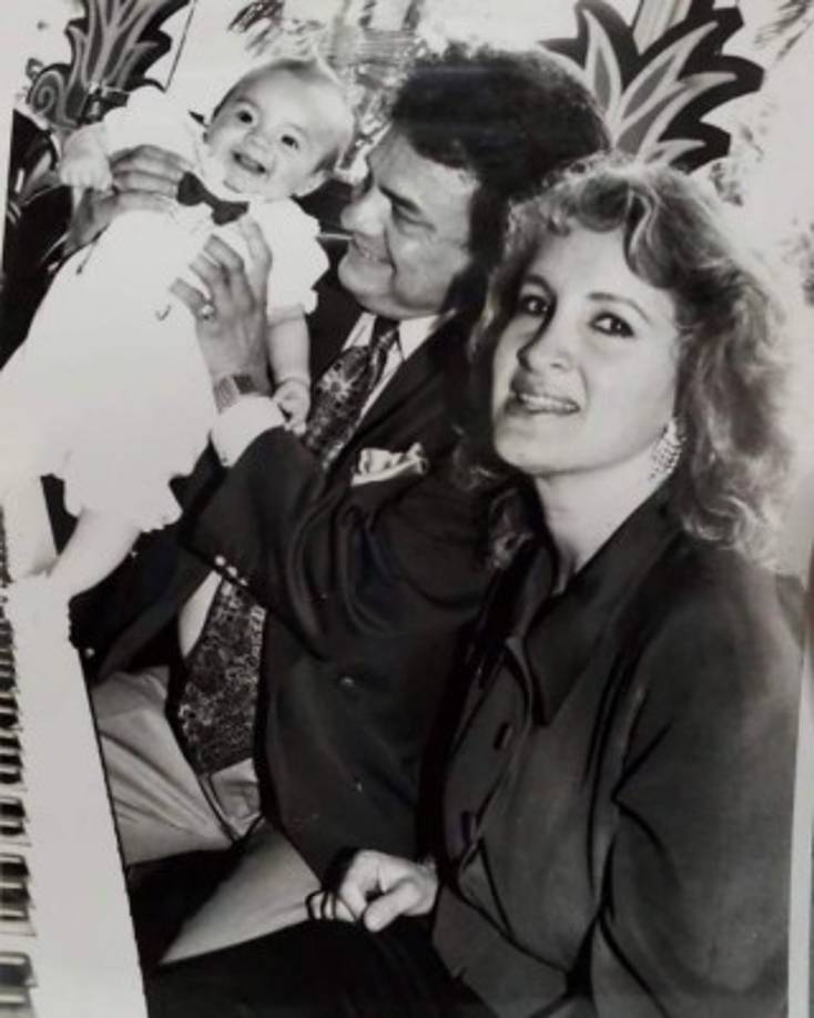 Sosa dijo que extraña mucho a su papá, al que dedicó emotivos mensajes. “Extrañando a mi mejor amigo y las mejores risas de mi vida 9.28.19”, escribió Sara para acompañar una fotografía del momento feliz al lado de José José.