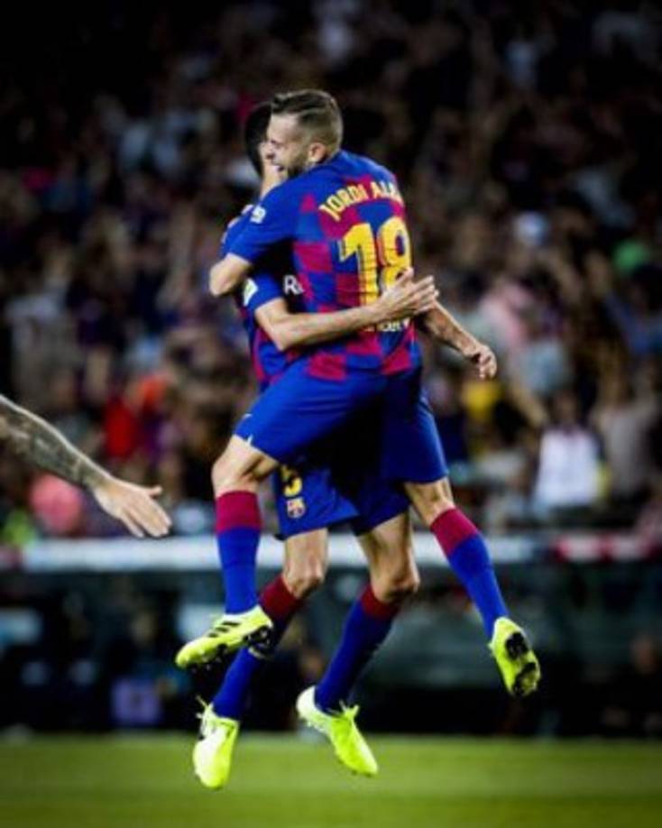 Jordi Alba marcó el cuarto tanto azulgrana y así celebró con Sergio Busquets.