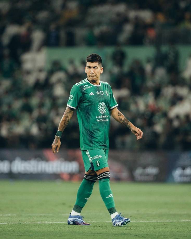 El Chelsea considera a Roberto Firmino como una opción para reforzarse pronto ante la falta de goles en el equipo. El brasileño no está en un buen momento con el Al-Alhi, esto lo informa Daily Telegraph y Mail Sport.