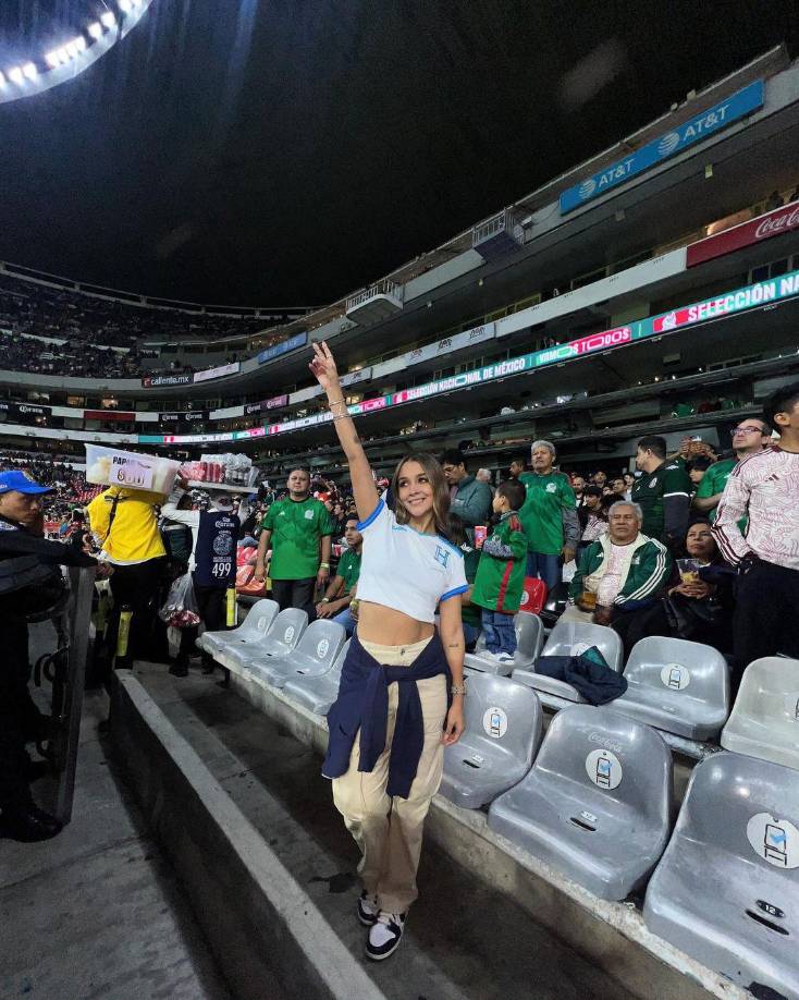 La influencer hondureña que radica en Madrid, ha apoyado a la Selección hasta en el estadio Azteca.
