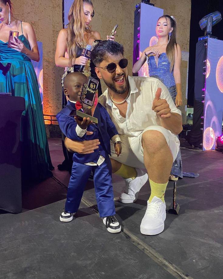 La revista Forbes lo enlistó como uno de los 70 líderes del futuro. 