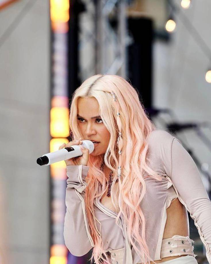 La sorpresa de sus fans es que la cantante logro leer varios de estos carteles y entre ellos, el de la joven que estaba de cumpleaños. La Bichota aseguró que estaba conmovida por todo el amor que le han expresado sus fans en Texas.