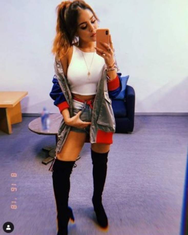 Además, hizo su debut en 2008, en 'Arráncame la vida'; y en la producción 'Lo más sencillo es complicarlo todo', Danna Paola se llevó todos los reflectores.