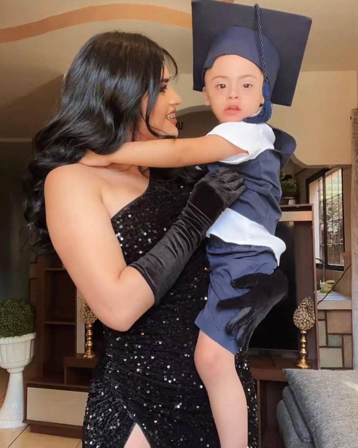 Algunas personas que comentaban el live, expresaron lo siguiente: “Ya empieza a renegar que no la mantienen”; “Ella no genera contenido, se ha vuelto aburrida”, “Por lo menos vendé ropa, poné una tienda muchacha para que tengás de donde agarrar”, de igual forma algunos le mostraron apoyo, incluso sugiriéndole “nuevas estrategias de marketing”. 