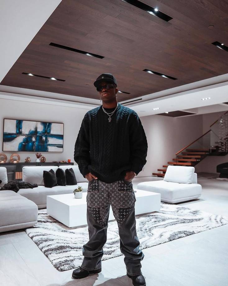 Vinicius - El joven delantero brasileño del Real Madrid pasó la Navidad 2023 de vacaciones en Los Ángeles.