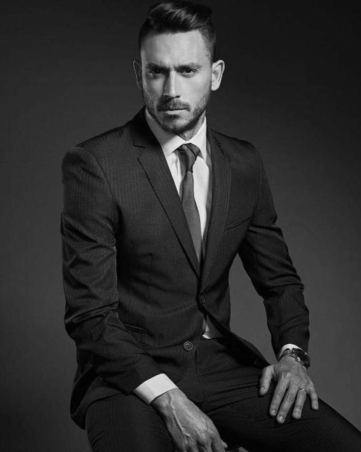  “Si yo fuera arquero no andaría con una guagüita (bebé) con la cara de un tipo que me metió cuatro tiros de cuatro en mi portería.Ni aparecería, ni lo agarraría en brazos”, comenzó Pinilla.