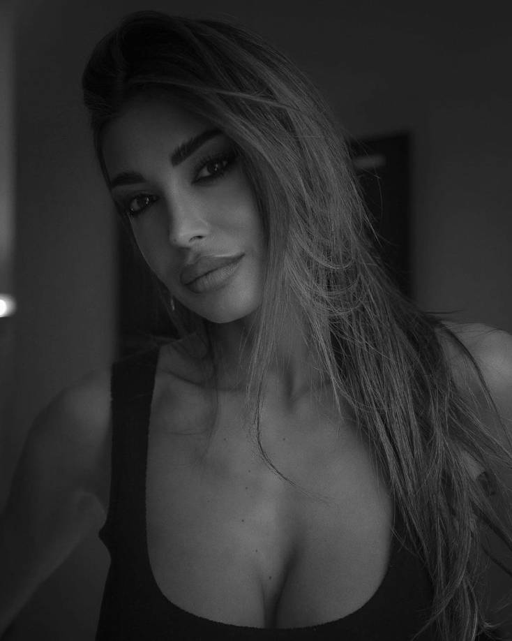 A sus 37 años, esta famosa modelo e influencer afincada en Milán es toda una celebridad en redes sociales siendo Instagram su principal fuente de ingresos.