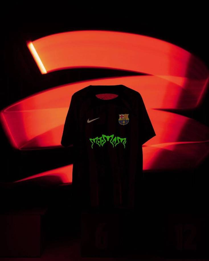 Además, el logotipo ‘Motomami’ brilla en la oscuridad y el conjunto se vende en un envoltorio premium.