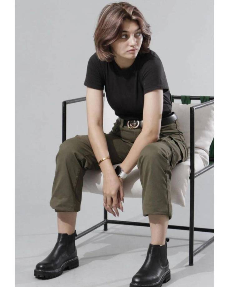 En una entrevista a un canal local, Rehman dijo que nació el 7 de octubre de 2002. Nació y creció en Lahore.