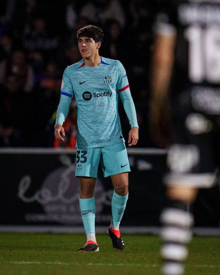 El PSG trató de convencer a Cubarsí antes de su renovación, ya que su cláusula era de apenas 10 millones de euros, aseguró Mundo Deportivo.