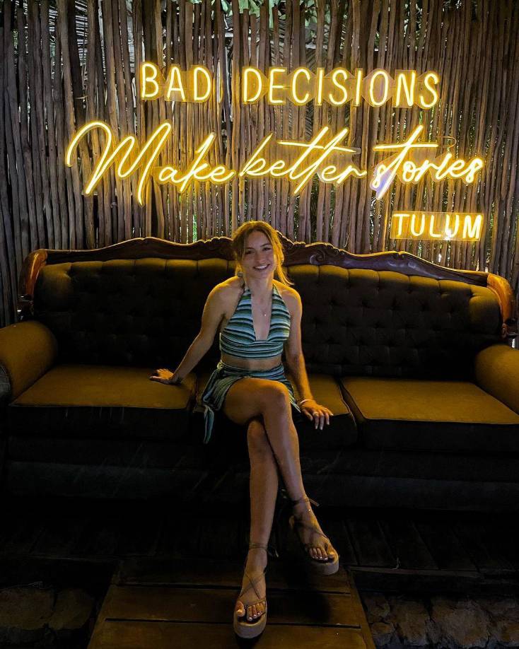 La futbolista recordó que en una ocasión le llegó un mensaje en una de sus conversaciones de WhatsApp que contenía un emoji de corazón. Entonces el entonces novio al percatarse de ello, la tomó del cuello y la amenazó que si volvía a ocurrir algo similar le iba a propiciar “puñetazos hasta (hacerla) llorar”.