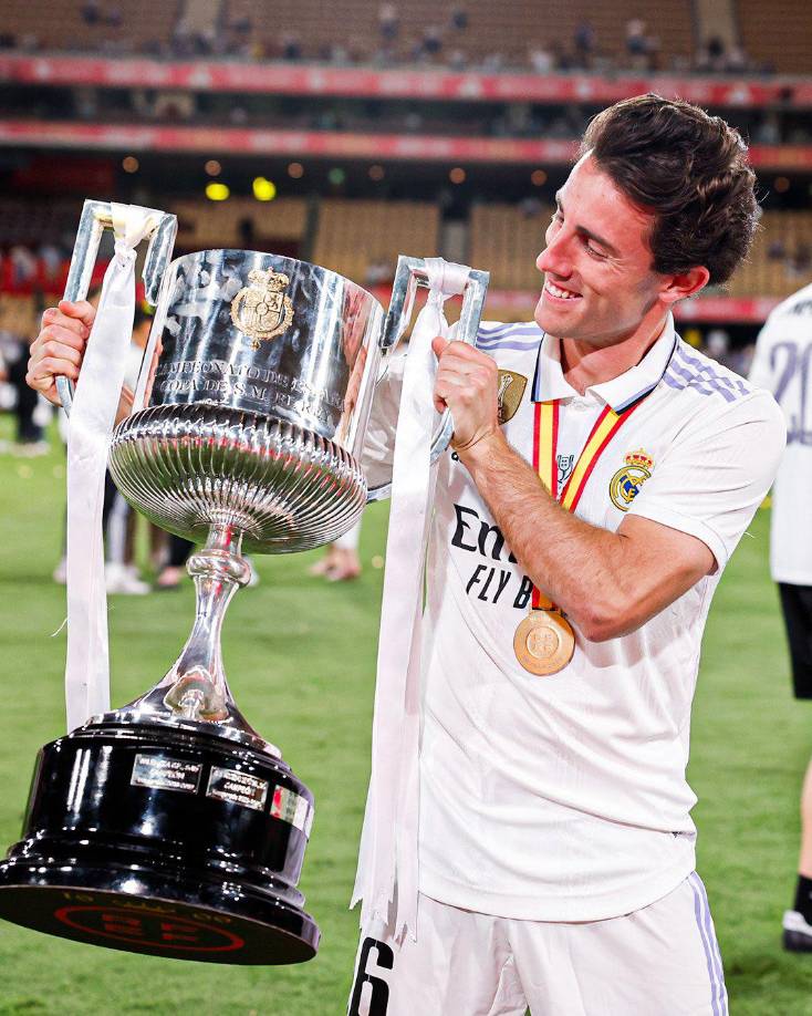 Es casi un hecho que Álvaro Odriozola no continuará en Real Madrid y cuenta con oferta del Athletic Club.