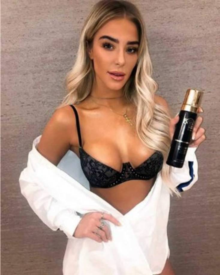 La joven es hija de Ashley Ward, un futbolista inglés retirado que jugó como delantero central para el clubes como Manchester United, Leicester City, Crewe, Norwich, Derby y Sheffield United.