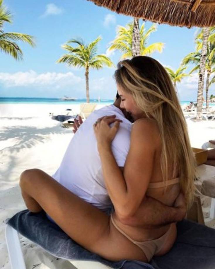 Sobre como maneja el éxito de su esposo Águeda comentó<br/><br/>'Lo llevo muy bien, tanto mi esposo como yo somos personas muy normales y tenemos una familia unida, con los pies en la tierra. Tenemos una vida muy normal, los dos ayudamos a nuestros hijos y en casa pero entendemos que parte de nuestra carrera llama la atención a la gente. La gente quiere saber de ti, pero al mismo tiempo tratamos de tener una vida muy normal.' expresó en entrevista.