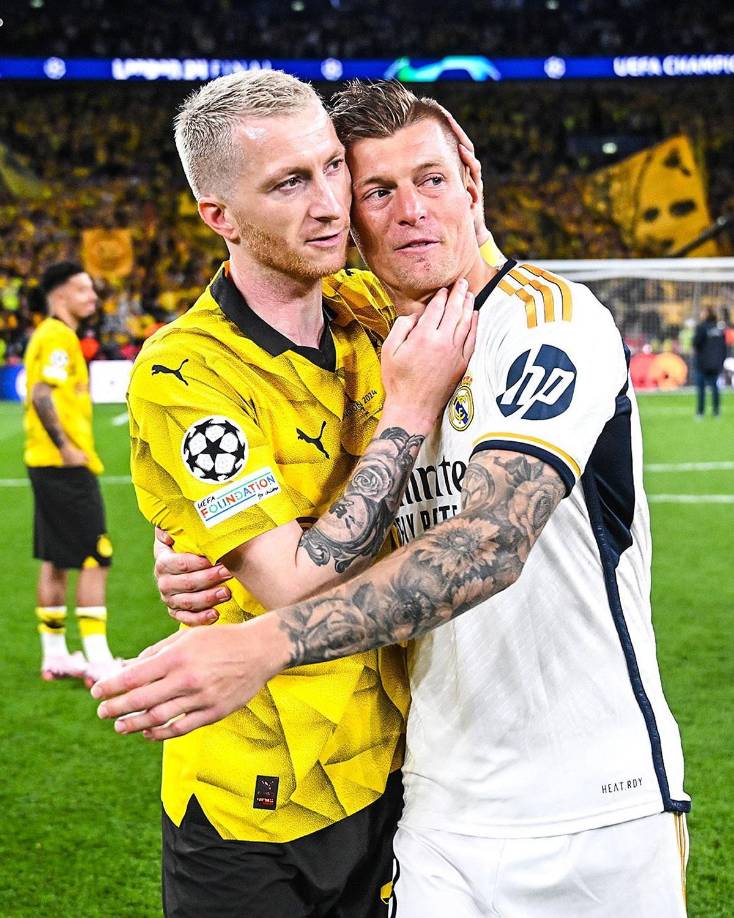 Toni Kroos tuvo un gran gesto en su adiós del Real Madrid. El alemán consoló a su compatriota Marco Reus, quien anunció que se marcha del Borussia Dortmund.