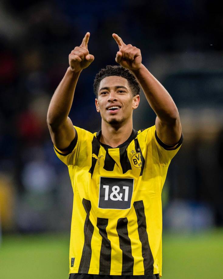 Aunque el Borussia Dortmund niega una oferta formal del Real Madrid por Jude Bellingham, Sky Sports y Fabrizio Romano informaron que el jugador ya eligió ir al Santiago Bernabéu. Florentino Pérez pagará su cláusula de rescisión que ronda los 120 millones de euros.