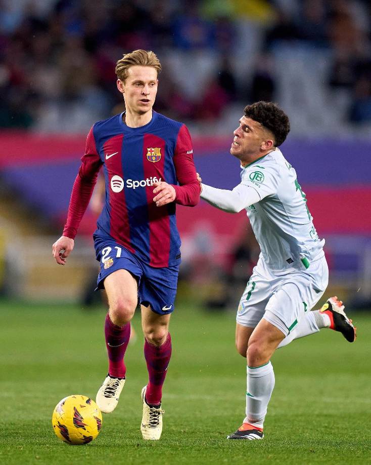 Según Mateo Moretto, el Barcelona estaría escuchando ofertas por Frenkie de Jong y estaría tasado en unos 60 millones de euros.