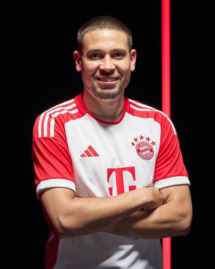 Raphael Guerreiro - El defensa internacional portugués es nuevo jugador del Bayern Múnich, con el que ha suscrito contrato hasta el 30 de junio de 2026, según ha confirmado el club muniqués. Llega al club bávaro con la carta de libertad tras acabar contrato con el Borussia Dortmund.